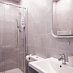 Apartment 71 East Parade *