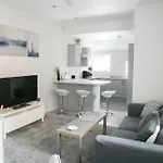 71 East Parade Apartment