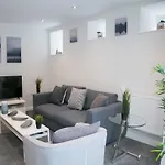71 East Parade *